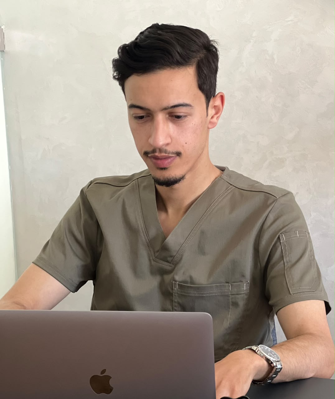 Dr. Alae Cherki au cabinet